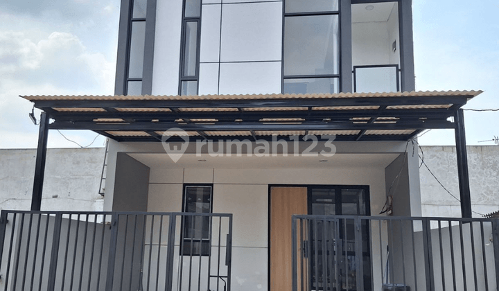 Rumah dijual baru 2Lt. Jatiwaringin, Bekasi dekat Mal Pondok Gede