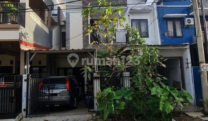 House for sale in Cakung, East Jakarta, 5 minutes to Jakarta Garden City, Freehold Title.