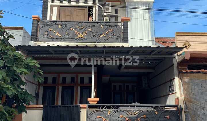 Rumah Dijual 2,5 Lantai Mutiara Gading 3, 15 Menit Stasiun Bekasi