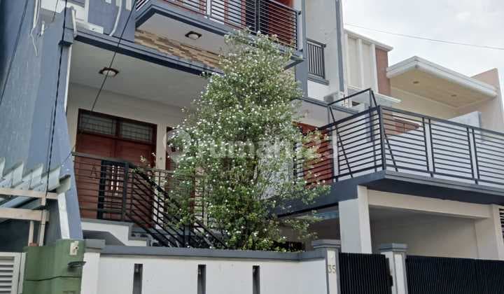 4 Floors Cheap House for Sale in Palmerah, West Jakarta Near to Scbd
