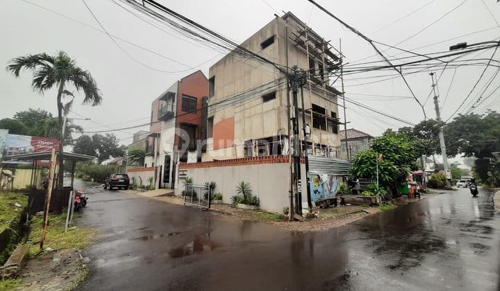 Rumah 3 Lantai Full Furnished Di Kalibata Hoek Siap Huni