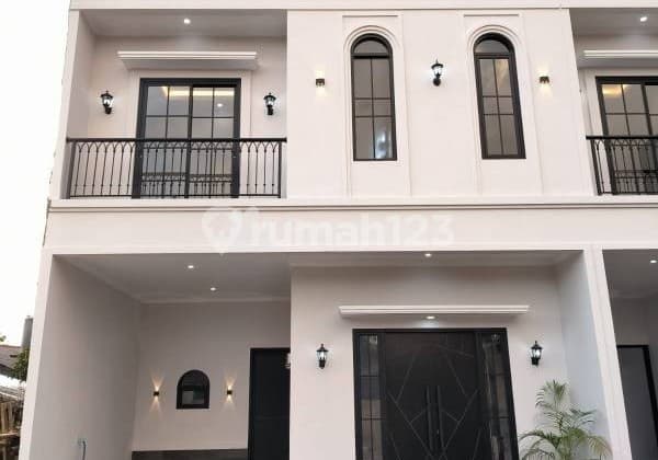 Rumah Baru 3 Lantai Dalam Cluster Daerah Pancoran Dekat Gatsu Dan Mampang