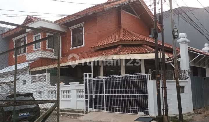 Rumah Sewa Luas, Strategis, Nyaman, dan Dekat Pejaten Park Mall