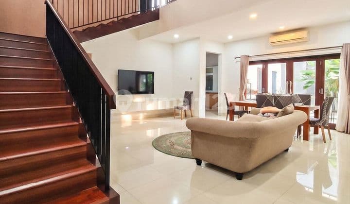 Rumah Besar Dalam Komplek Sektor 1 Bintaro Jaya Jakarta Selatan