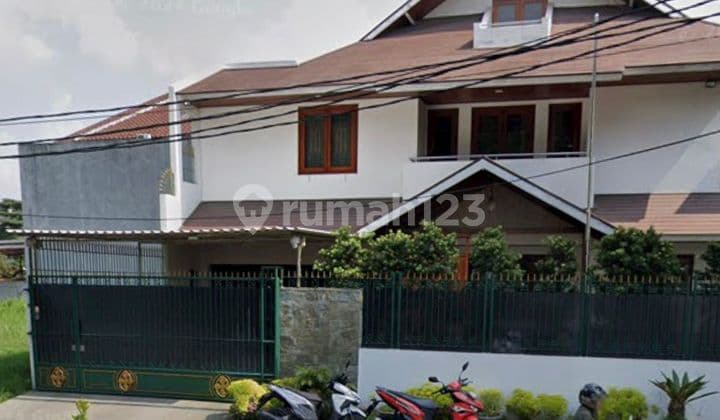 For Sale, Move-In Ready House, Two-Car Wide Road in Tamqm Villa Meruya, West Jakarta.
