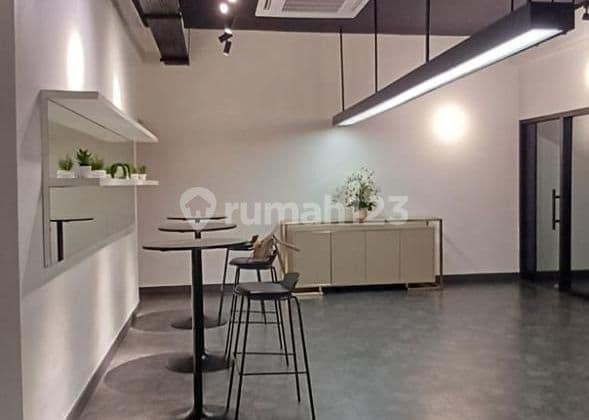 FOR RENT 2-STORY HOUSE ON THE ROADSIDE SUITABLE FOR BUSINESS / OFFICE USE IN PAKUBUWONO, SOUTH JAKARTA