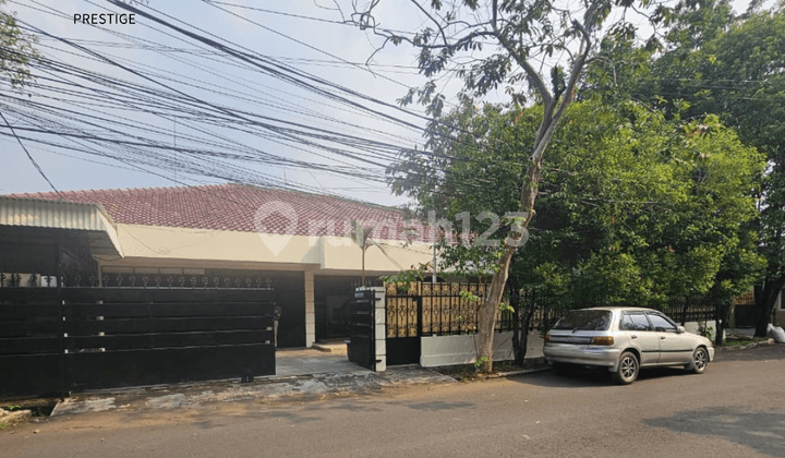 DIJUAL RUMAH DALAM KOMPLEK RADIO DALAM KEBAYORAN BARU