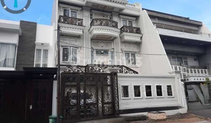 For Sale Rumah Classic, Mewah & Elegan di Area Kebon Jeruk Jakarta Barat