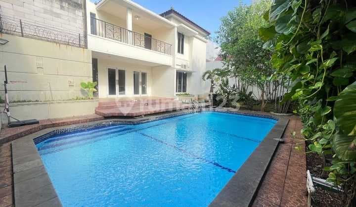 For Sale & Rent Rumah Siap Huni di Kemang Jakarta Selatan dengan Kolam Renang