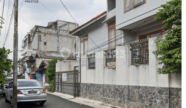 TURUN HARGA DIJUAL RUMAH SIAP HUNI POSISI HOEK RADIO DALAM JL. H. SAJIM BELAKANG GRANDLUCKY KEBAYORAN BARU JAKARTA SELATAN