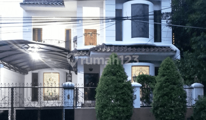 DIJUAL RUMAH SIAP HUNI HARGA MENDEKATI NJOP DI PONDOK INDAH KEBAYORAN LAMA JAKARTA SELATAN