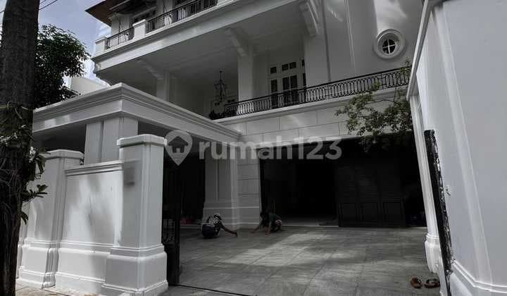 FOR SALE RUMAH MEWAH DI MEGA KUNINGAN JAKARTA SELATAN DENGAN KOLAM RENANG