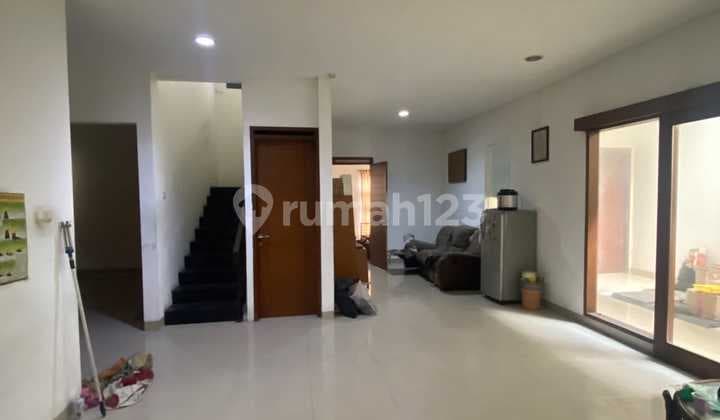 Rumah 2 Lantai Sayap Setrasari