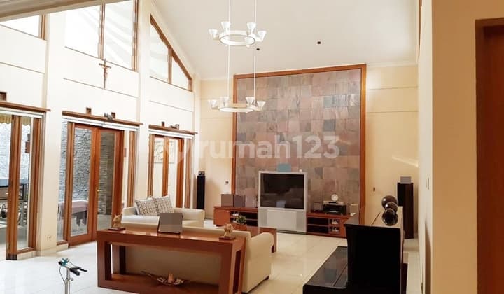 Rumah Natural Minimalis 3 Lantai Setrasari