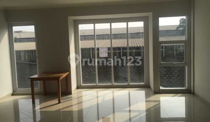 RUKO 2 LANTAI HOLIS REGENCY