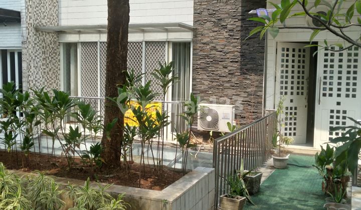 Rumah Kemayoran View Golf Double Decker Luas300 Meter