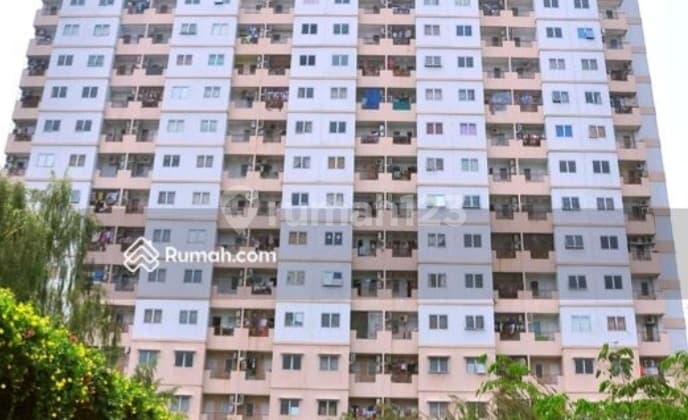 For sale until deal 3 BR apartment in the middle of shopping center