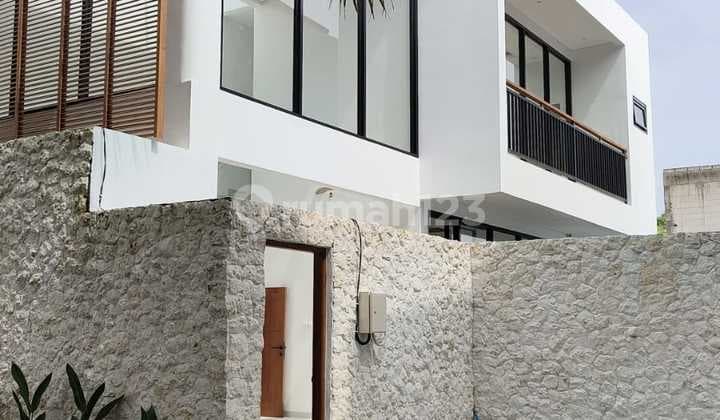 FOR RENT VILLA BARU 2BR FURNISHED STARTEGIS KE JLN UTAMA DI NUSA DUA