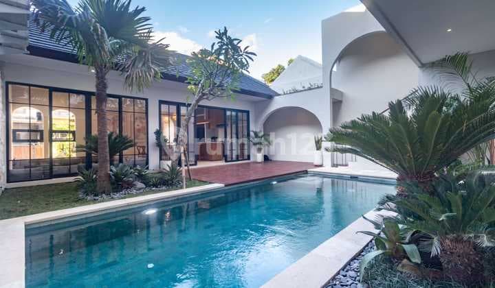 Villa Baru Fully Furnished Privat Pool Lokasi Best di Jimbaran