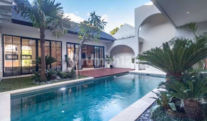 Villa Baru Fully Furnished Privat Pool Lokasi Best di Jimbaran