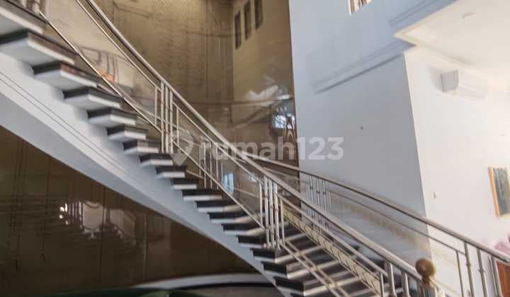 FOR SALE RUMAH MEWAH FURNISHED 3 LT 5BR KAWASAN TENGAH KOTA DENPASAR