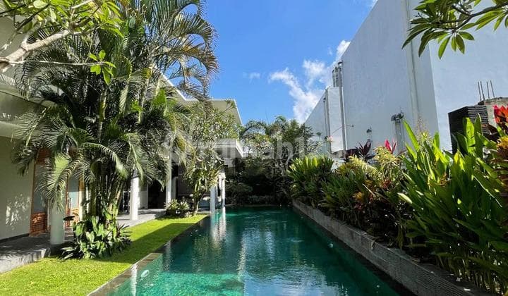 Villa Ready Garden dan Pool yang Luas 4 br Fully Furnished di Canggu