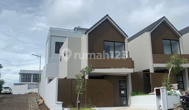 RUMAH BARU SIAP HUNI KAWASAN CLUSTER ONE GATE SYSTEM WITH CLUB HOUSE