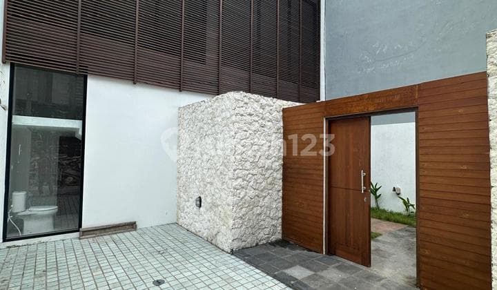 VILLA SIAP HUNI NEW 3 BR ONE GATE VIEW JUNGLE LOKASI NUSA DUA