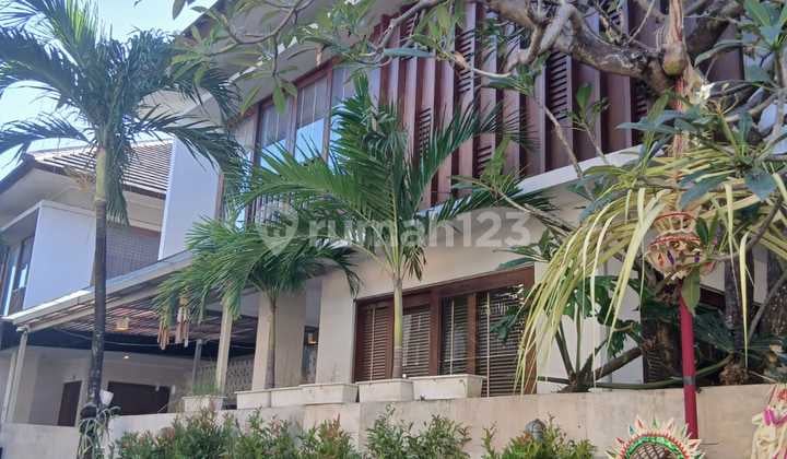 RUMAH MODERN SIAP HUNI 3 BR KAWASAN ELITE CLUSTER RENON BALI