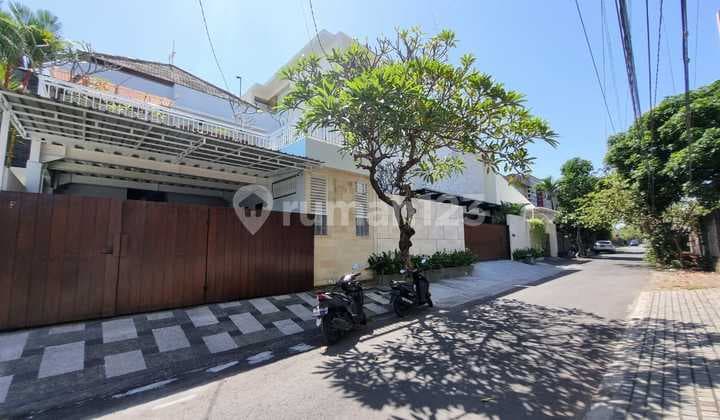 RUMAH MINIMALIS HALAMAN LUAS 2LT 3BR STARTEGIS BANGET DI RENON