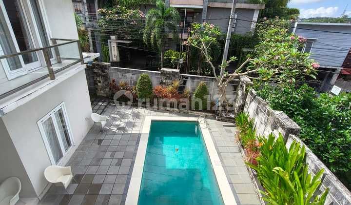 FOR SALE SEMI VILLA HOUSE 4BR PRIVATE POOL FURNISHED JIMBARAN LOCATION