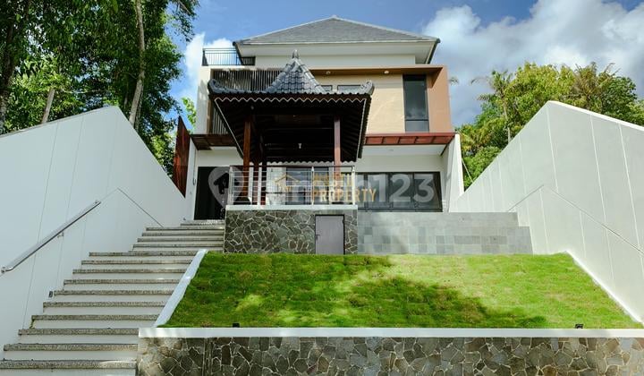Villa with Private Pool and Beautiful View in Kasihan, Bantul