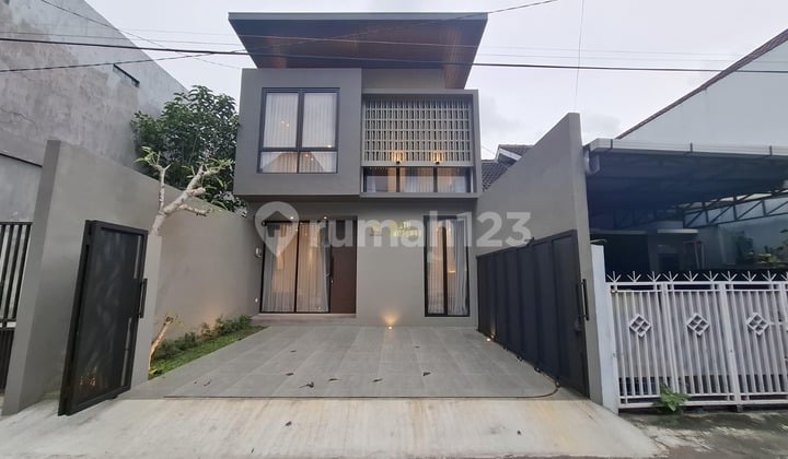 Rumah 2 Lantai Kontenporer Siap Huni Dekat Rsu Sardjito