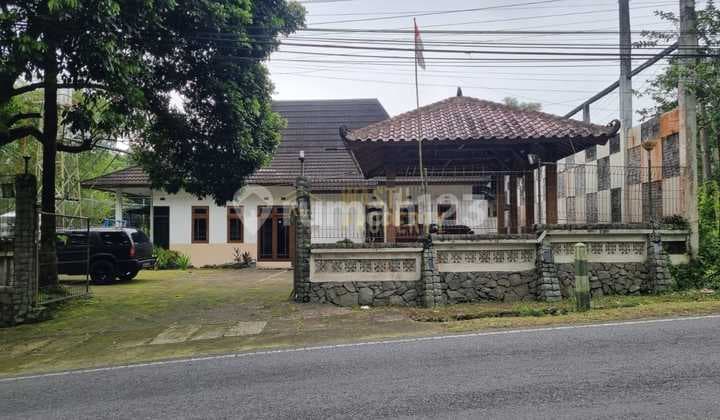 Villa Kuno Tepi Jalan Kaliurang, Tanah Luas