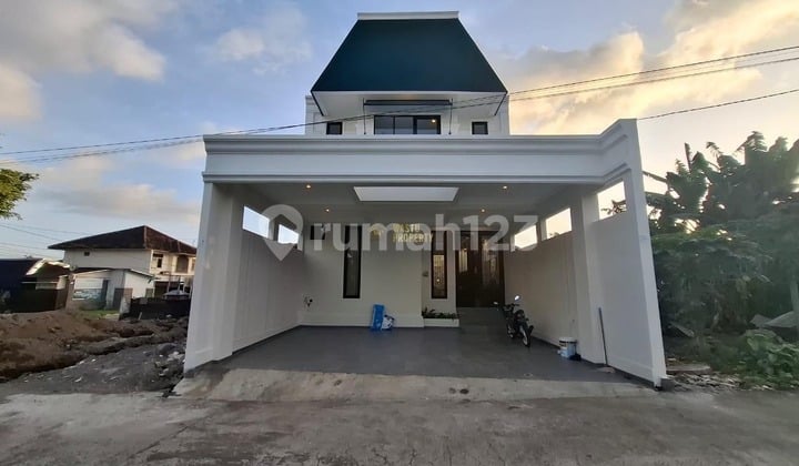 Rumah Mewah 2 Lantai Fully Funish, Terbaik di Maguwoharjo Jogja