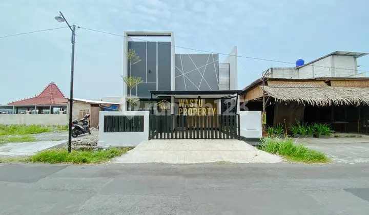 A roadside house on the highway in Kalasan, Sleman for 600 million IDR
