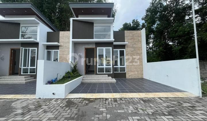 One-gate Contemporary Housing in Ngaglik, Sleman