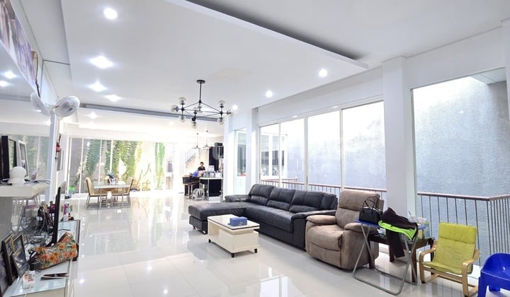 Modern House Villa Permata Gading