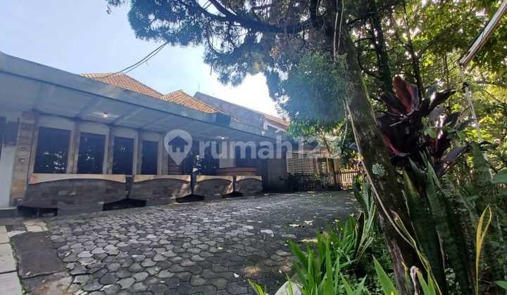 Classic House Suitable for Business in Sayap Riau Bandung City