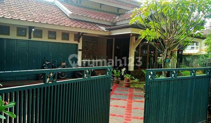 Luxurious Asri House in Arcamanik Area, Bandung