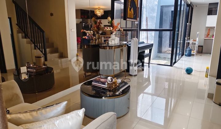 Rumah Asri Semi Furnished di Summarecon Cluster Dayana