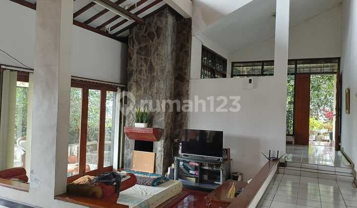 Rumah Asri Semi Furnished di Komplek Gerlong Permai
