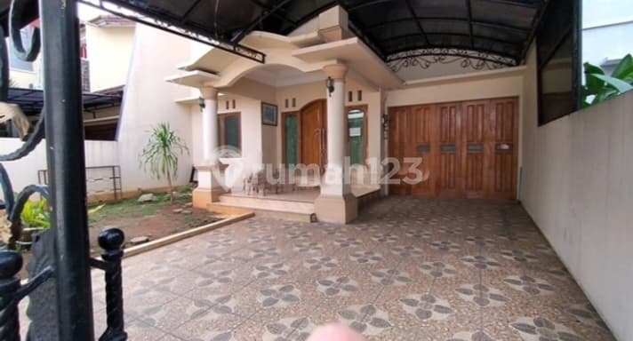 For Rent: Beautiful, Clean, Well-Maintained House in a Cluster at Pasar Rebo, East Jakarta.