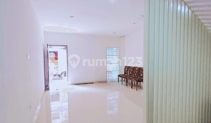 Rumah Gandeng Kondisi Bagus Daerah Kesawan