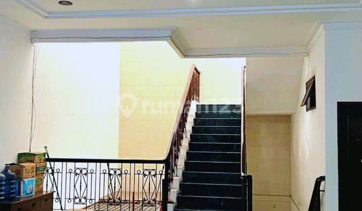 Villa Mewah dan Murah di Lokasi Jalan Gandhi