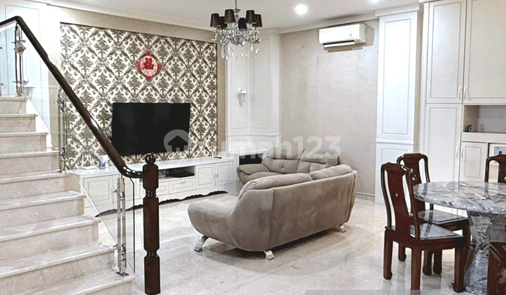 Villa Mewah Full Furnished di Komplek Mutiara Palace