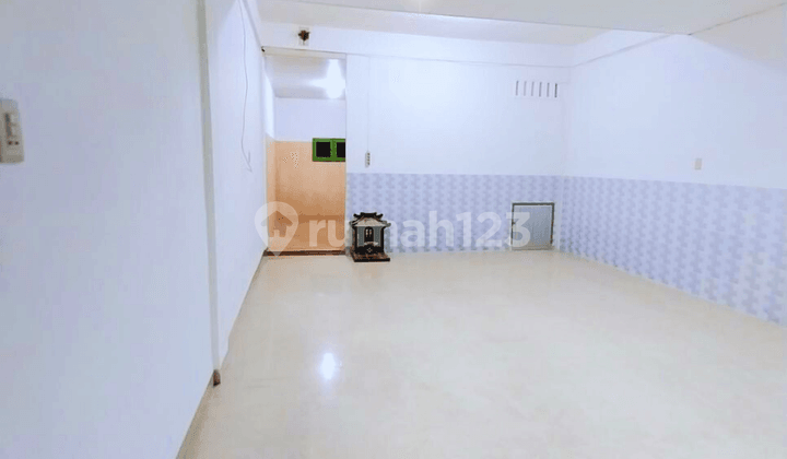 Rumah Bagus Harga Murah di Jalan Demak I