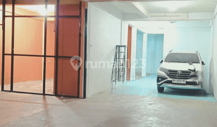 Ruko Gandeng Lokasi Titipapan di Komplek Kota Baru