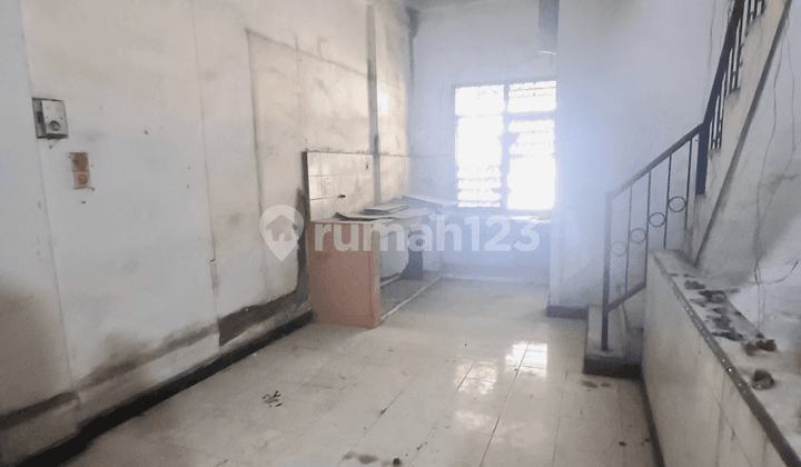 Ruko Bisnis Gandeng Pinggir Jalan Yos Sudarso Dekat Pajak Palapa