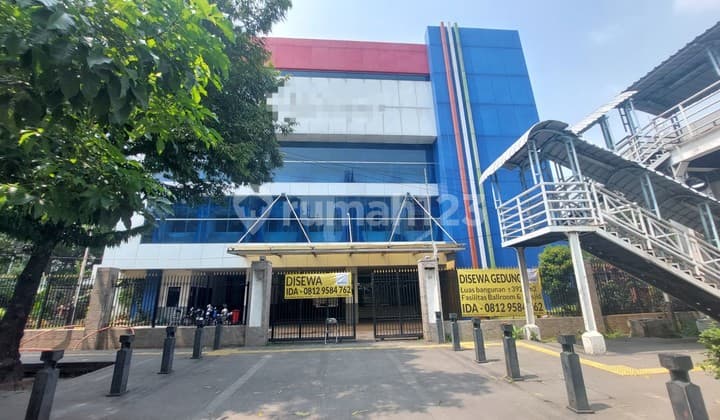 Kramat Raya Street Building, Senen